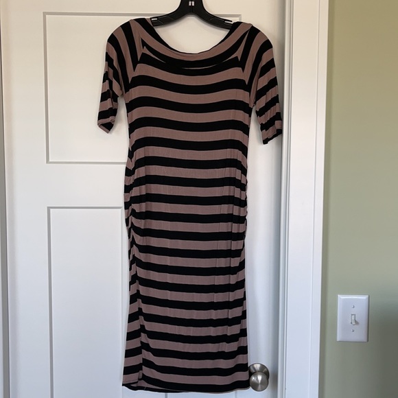 Loveappella Maternity Dress - Picture 3 of 4